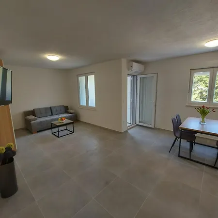 Lägenhet Iva&tonka